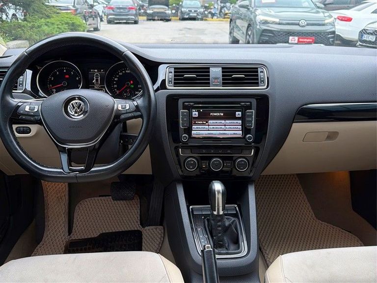 VOLKSWAGEN JETTA