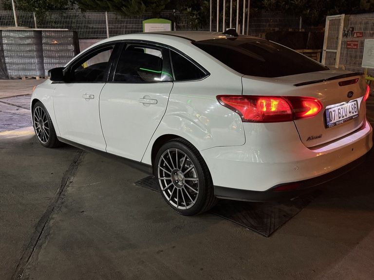 FORD FOCUS