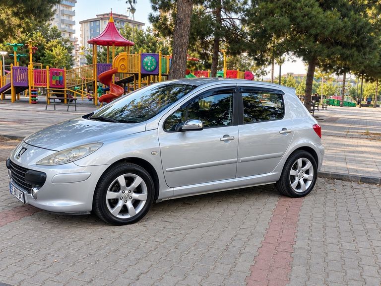 PEUGEOT 307