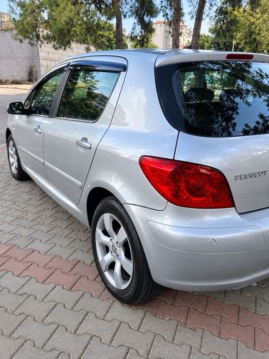 PEUGEOT 307