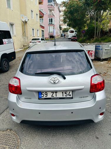 TOYOTA AURIS