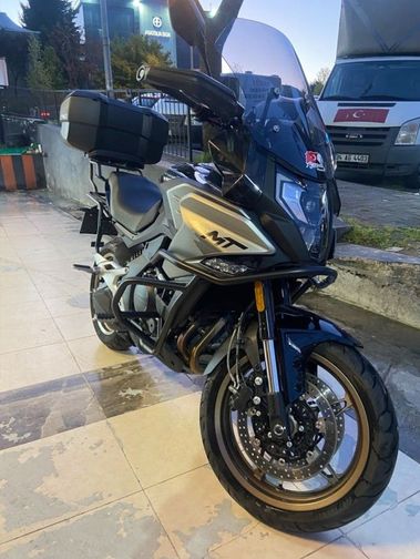 CFmoto 700MT