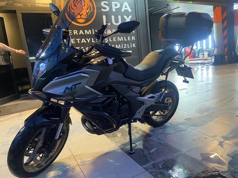 CFmoto 700MT