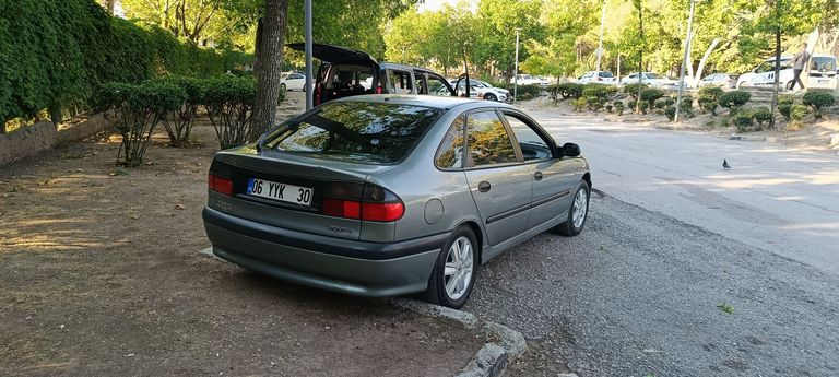 RENAULT LAGUNA