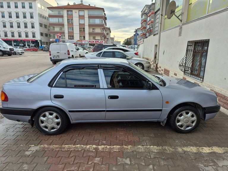 TOYOTA COROLLA