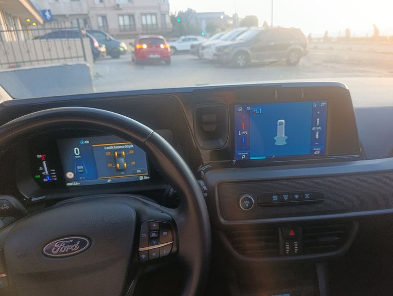 FORD TOURNEO COURIER