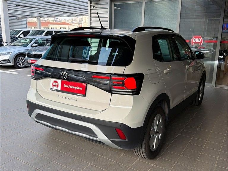 VOLKSWAGEN T-CROSS