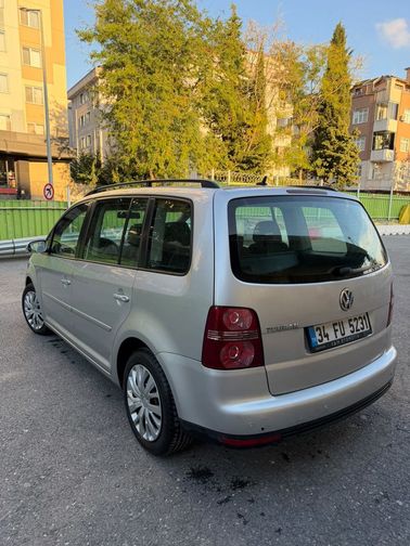 VOLKSWAGEN TOURAN