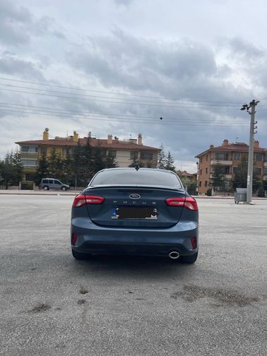 FORD FOCUS