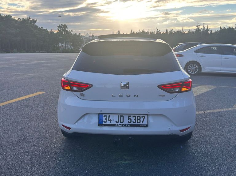 SEAT LEON