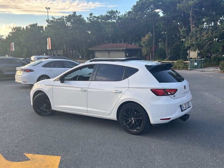 SEAT LEON