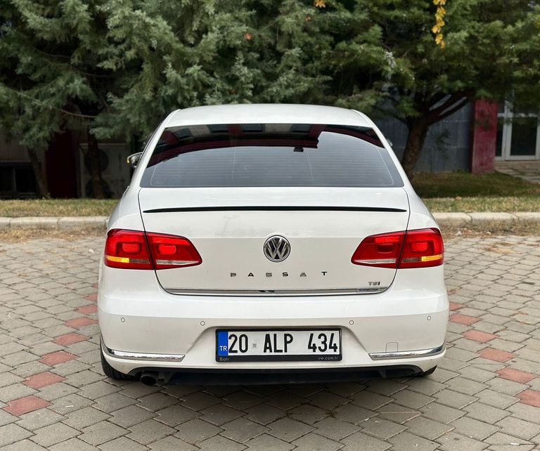 VOLKSWAGEN PASSAT