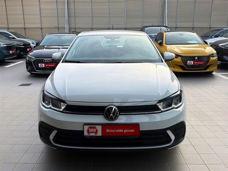 VOLKSWAGEN POLO