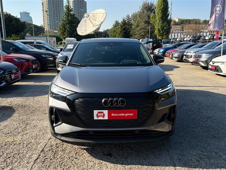 AUDI Q4
