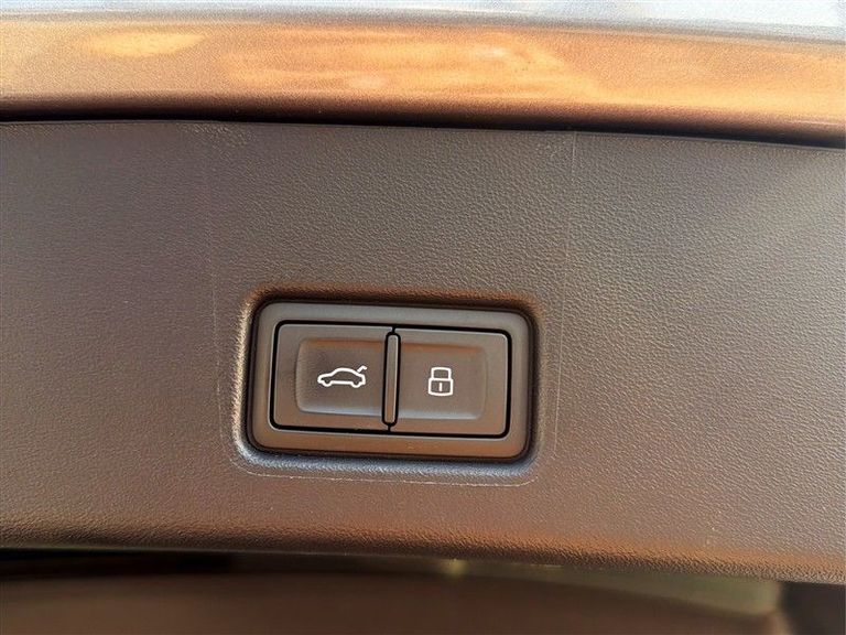 AUDI Q4