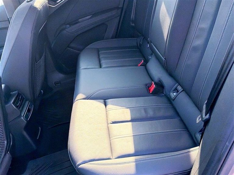 AUDI Q4