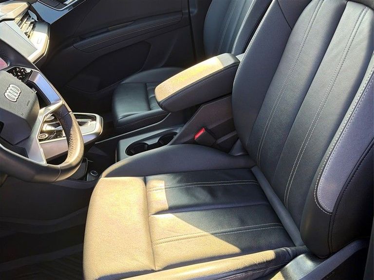 AUDI Q4