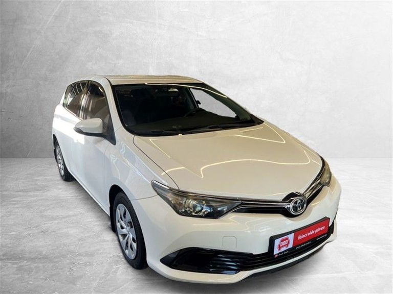 TOYOTA AURIS