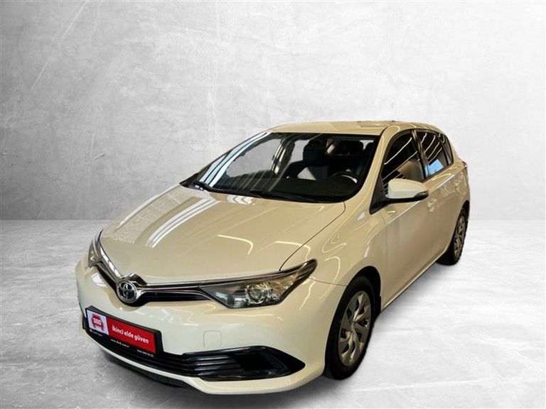 TOYOTA AURIS