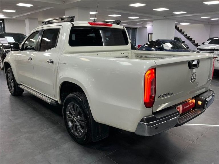 MERCEDES-BENZ X-CLASS