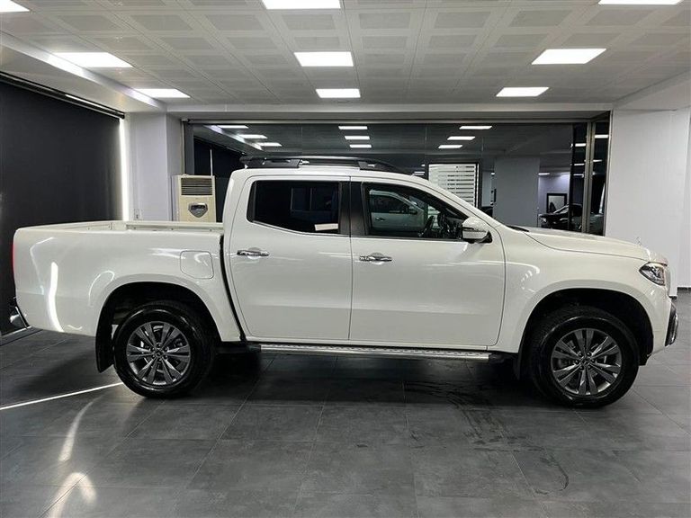 MERCEDES-BENZ X-CLASS