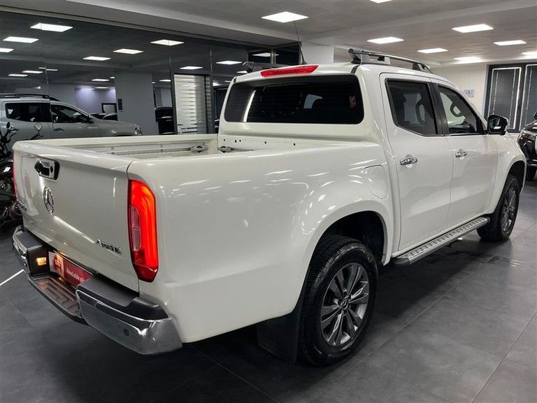 MERCEDES-BENZ X-CLASS