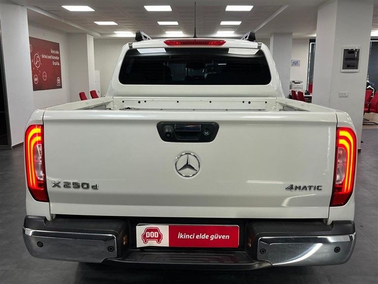 MERCEDES-BENZ X-CLASS