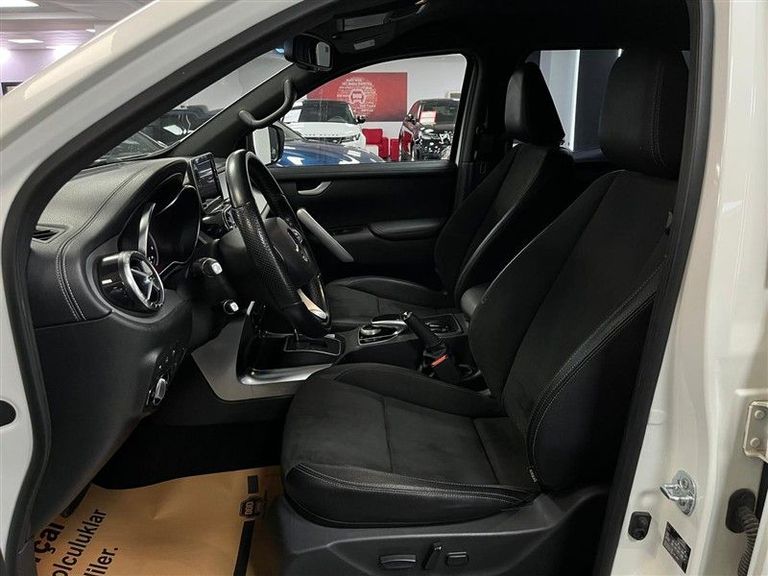 MERCEDES-BENZ X-CLASS