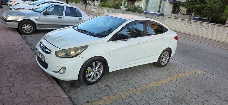 HYUNDAI ACCENT BLUE
