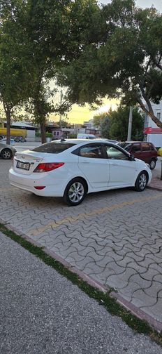 HYUNDAI ACCENT BLUE