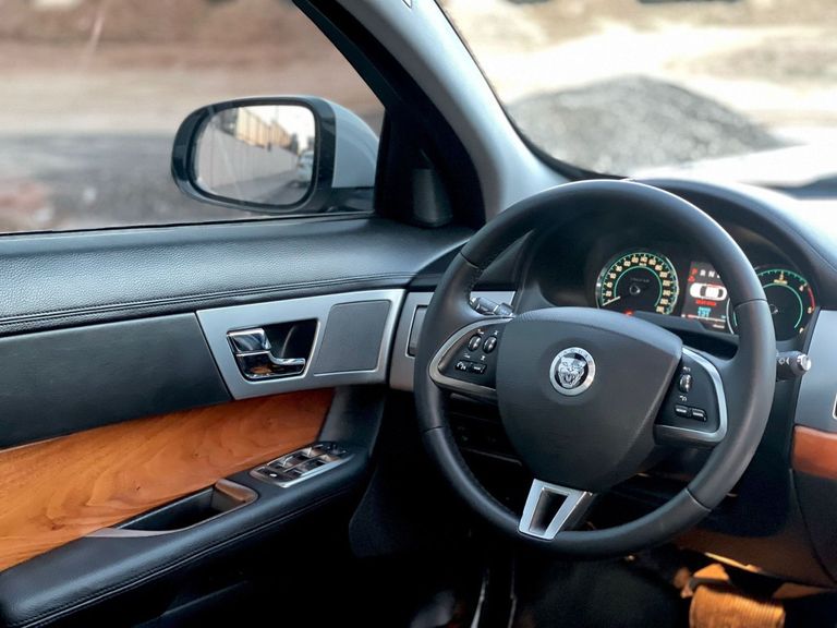 JAGUAR XF
