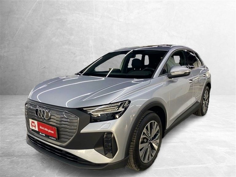 AUDI Q4