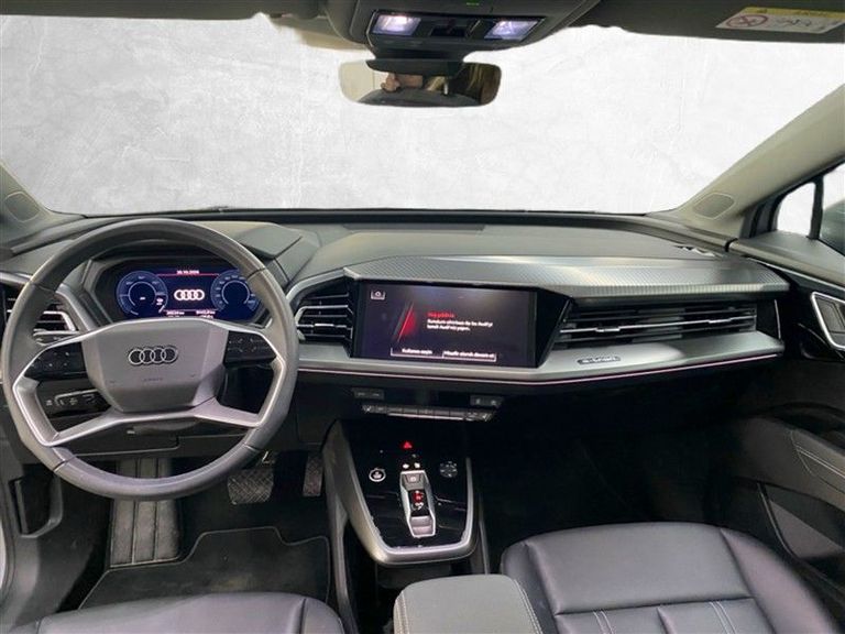 AUDI Q4