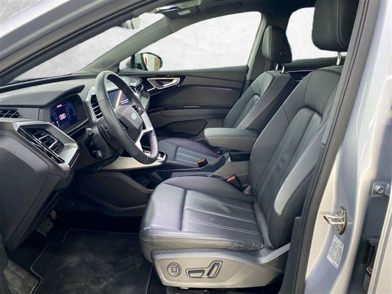 AUDI Q4