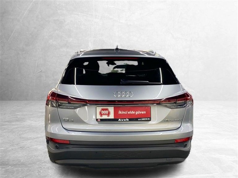 AUDI Q4
