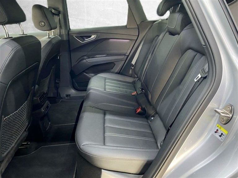 AUDI Q4