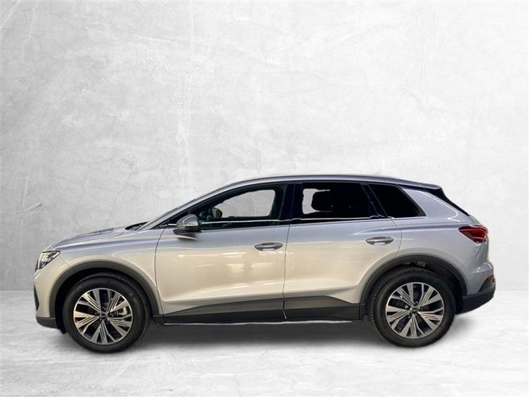AUDI Q4