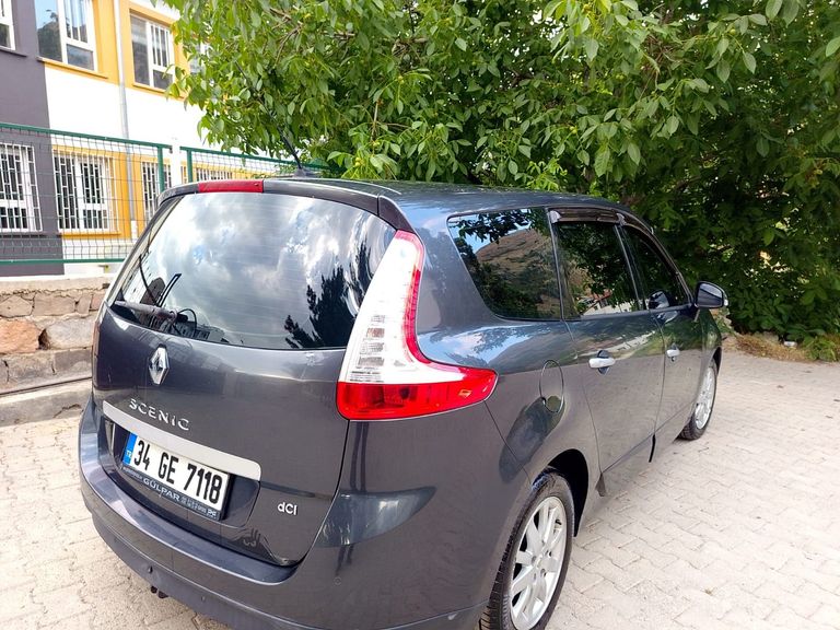 RENAULT GRAND SCENIC