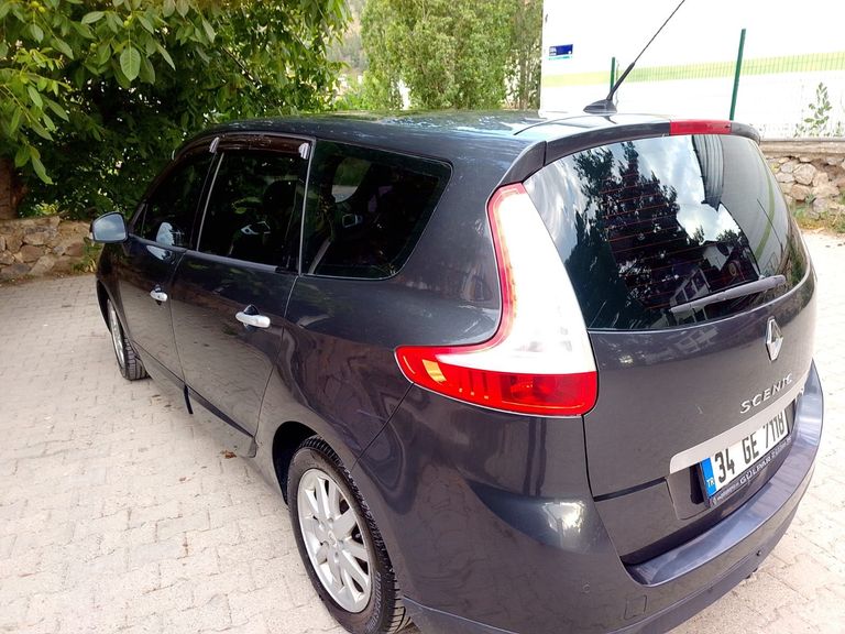 RENAULT GRAND SCENIC