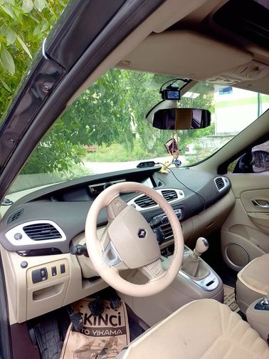 RENAULT GRAND SCENIC