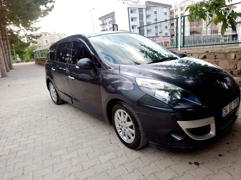 RENAULT GRAND SCENIC