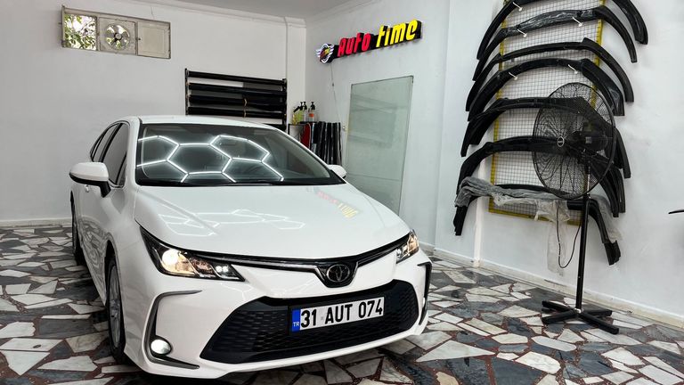 TOYOTA COROLLA
