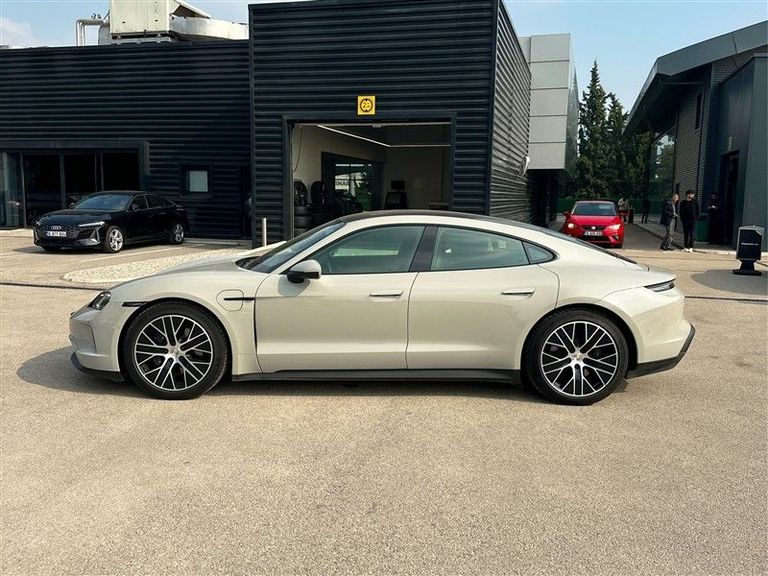 PORSCHE TAYCAN