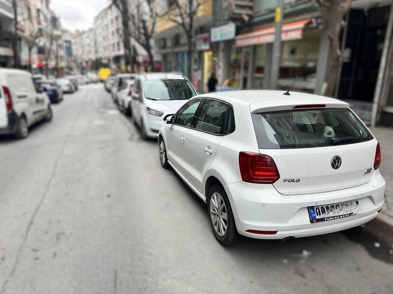 VOLKSWAGEN POLO