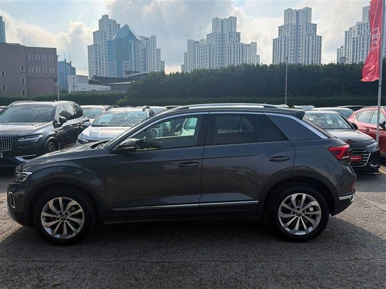 VOLKSWAGEN T-ROC