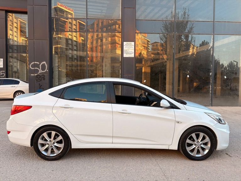 HYUNDAI ACCENT BLUE
