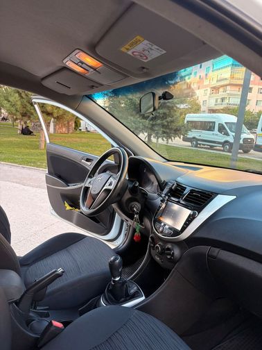 HYUNDAI ACCENT BLUE