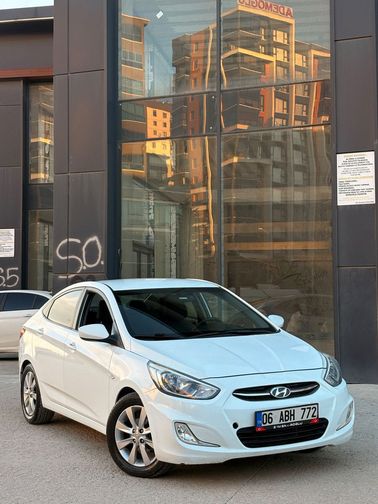 HYUNDAI ACCENT BLUE