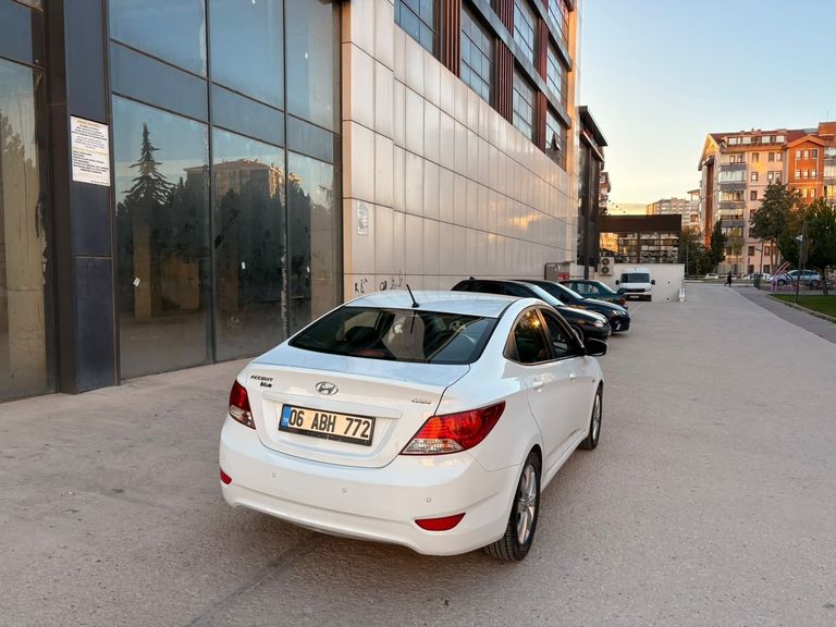 HYUNDAI ACCENT BLUE