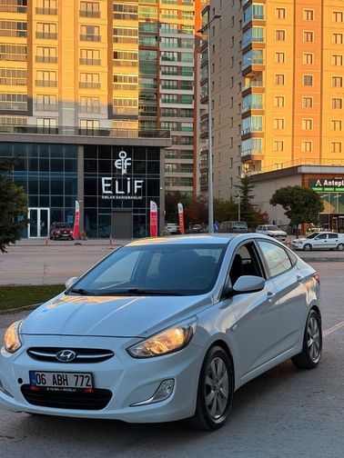 HYUNDAI ACCENT BLUE